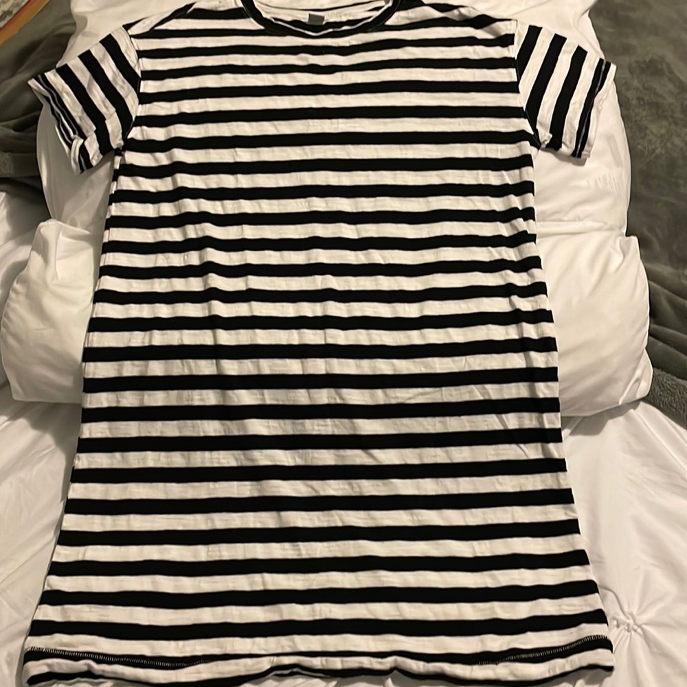Old Navy Black and White t-shirt dress